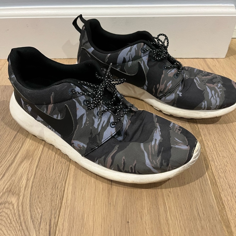 Nike Roshe Run - Black Tiger Camo -Sz 9.5